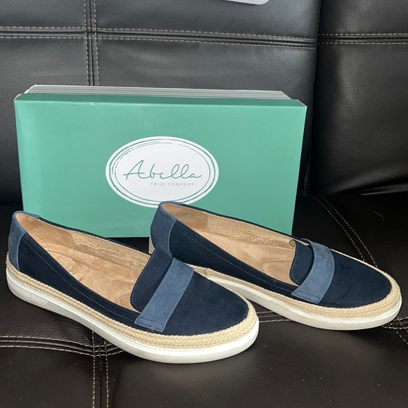 Abella Shoes Abella Lexie Blue Micro Suede Flats Sz 85 Nib New Poshmark